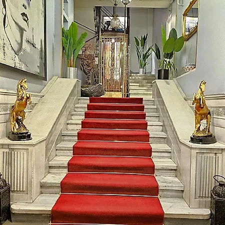 Lina Taksim Pera Otel 3*