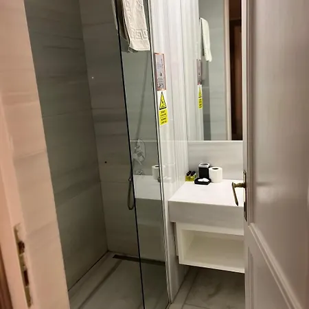 Otel Lina Taksim Pera Former Walton 4*