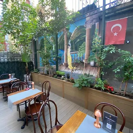 Lina Taksim Pera Former Walton İstanbul