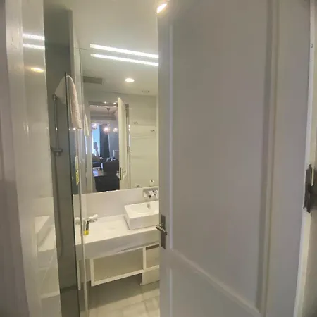 Otel Lina Taksim Pera Former Walton 4*